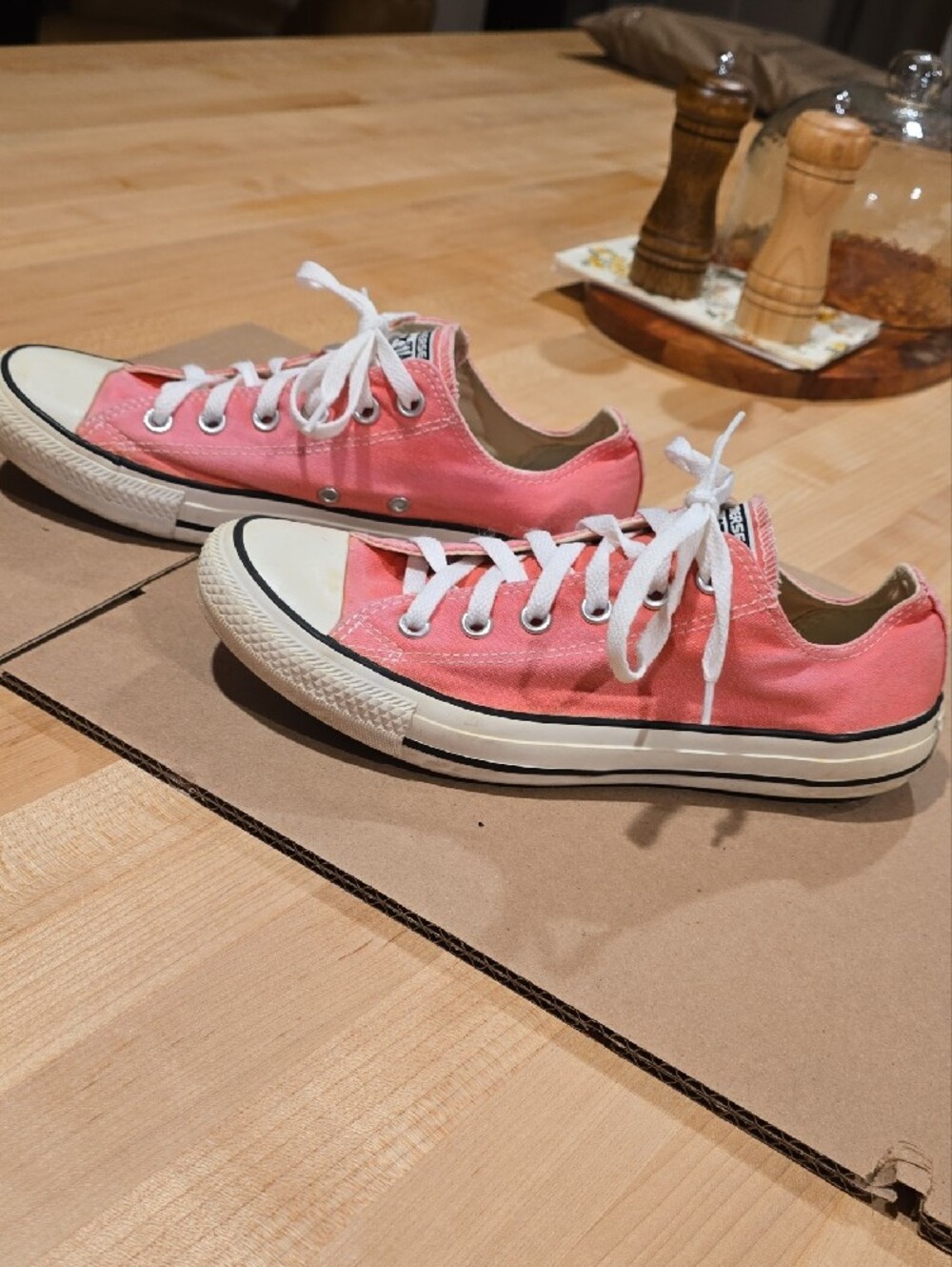 Converse Pink Low Top Sneakers with White Accents - Picture 4 of 7